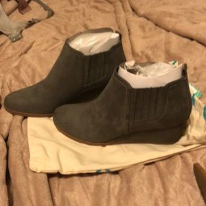 dv8 bria wedge bootie